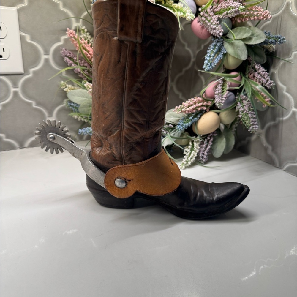 Vintage 1977 ceramic boot with spit